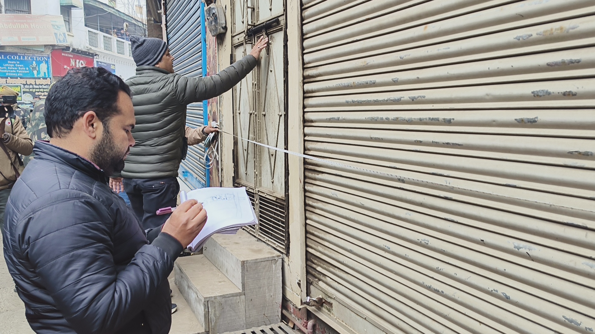 سنبھل: جامع مسجد کے قریب قبرستان کی آٹھ بیگھہ زمین پرمبینہ قبضے، 22 مکانات اور دکانوں کی نشاندہی