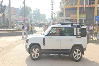 Gandhi-Vadra family's car in Sawai Madhopur