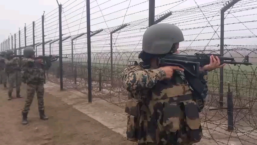 کہرے کے بیچ دراندازی کو ناکام بنانے کے لیے سرحد پر سیکورٹی مزید سخت