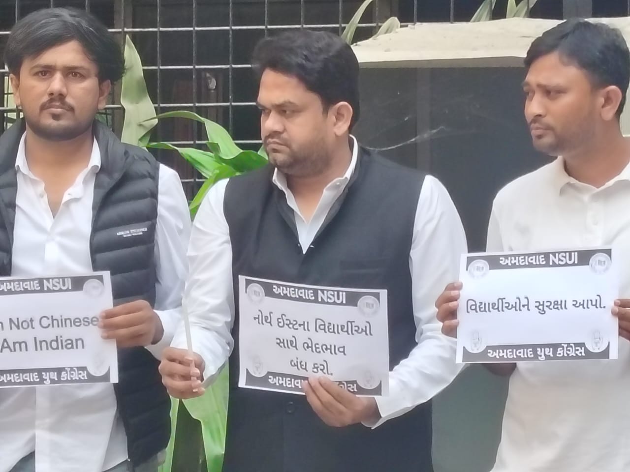 અમદાવાદ: એન્જલ ચકમાને શ્રદ્ધાંજલિ આપતા NSUI અને યુથ કોંગ્રેસે કરી ન્યાયની માંગ