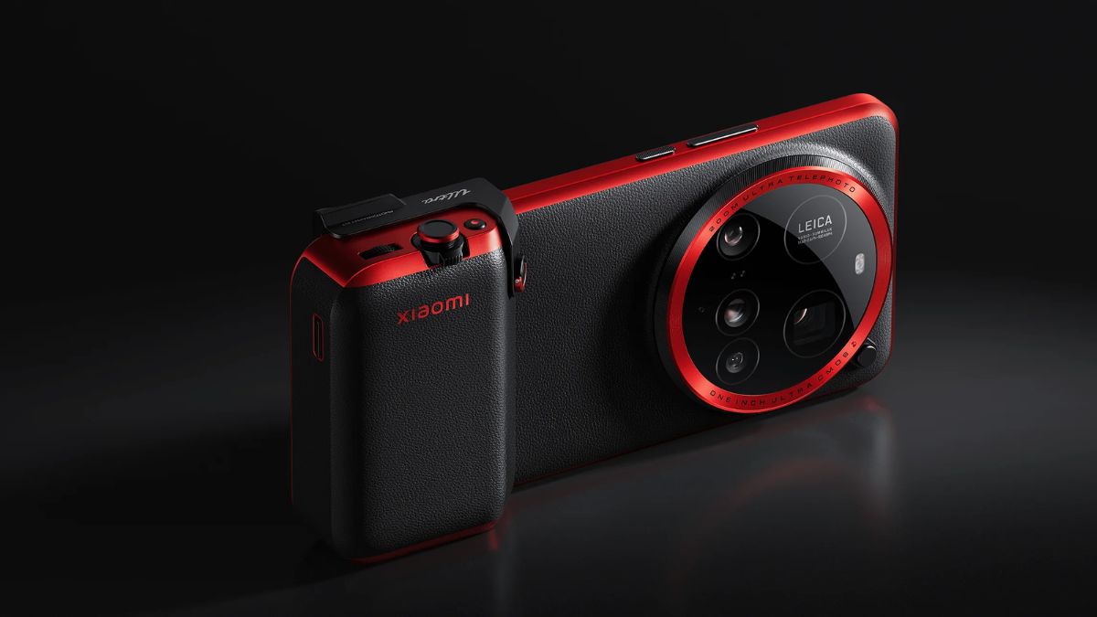 In picture: Xiaomi 15 Ultra with photography kit