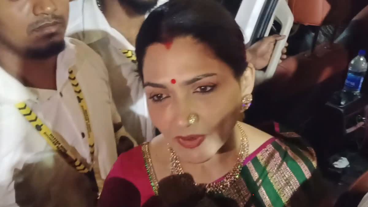 விஜய் எனது தம்பி... நடிகை குஷ்பு பரபரப்பு பேட்டி