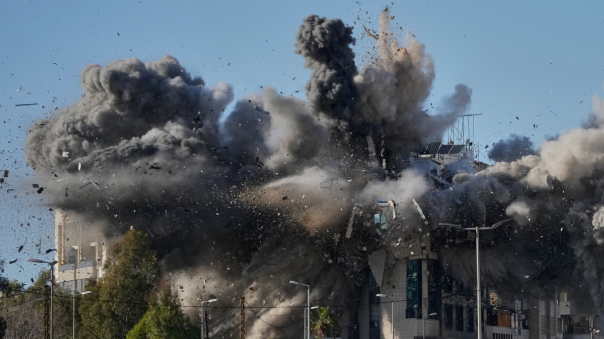 US-Israel-Iran War | Iran Says It Has 'Necessary Will' To End War, But Seeking Guarantees For Lasting Peace Smoke rises after an Israeli airstrike hits a building near the airport road in Beirut, Lebanon, Tuesday, March 31, 2026.