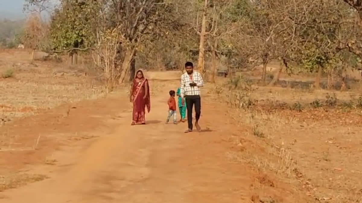 Villages In Bharatpur-Sonhat Yearn For Proper Mobile Connectivity