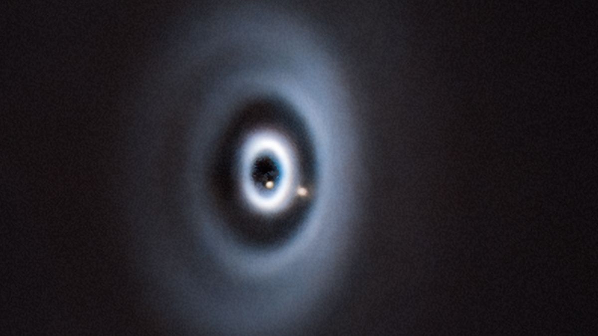 This is roughly what the formation of the Earth in our solar system might have looked like. The birth of two planets (light brown dots) in a protoplanetary disc around the young star WISPIT 2.