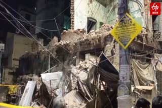 कानपुर में तीन मंजिला मकान गिरा