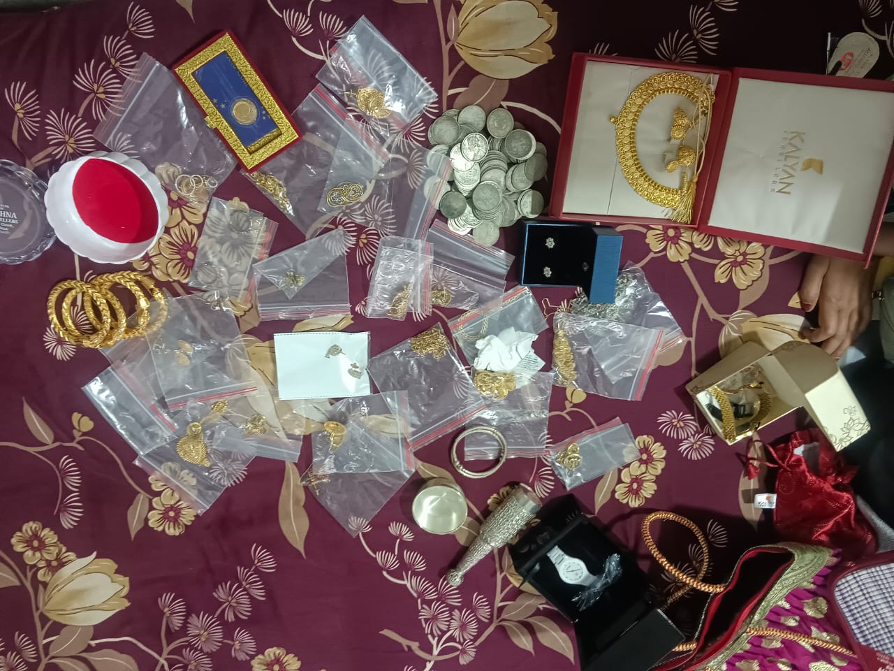EOU Raids On Bihar Police DSP Yields Tea Gardens And Bullion