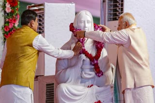 PM Modi pays floral tribute to Ahilyabai Holkar in Bhopal on Saturday.