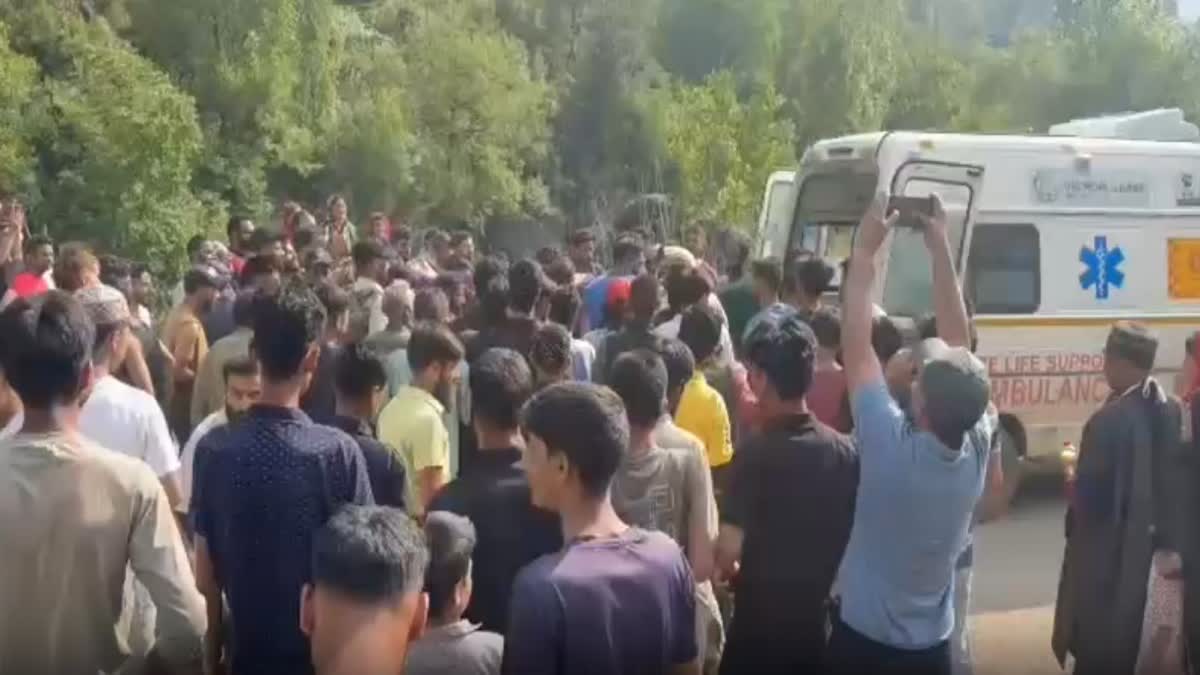 بانڈی پورہ کے سریندر نالہ میں ڈوبنے سے باپ کو بچا لیا گیا، بیٹا جاں بحق