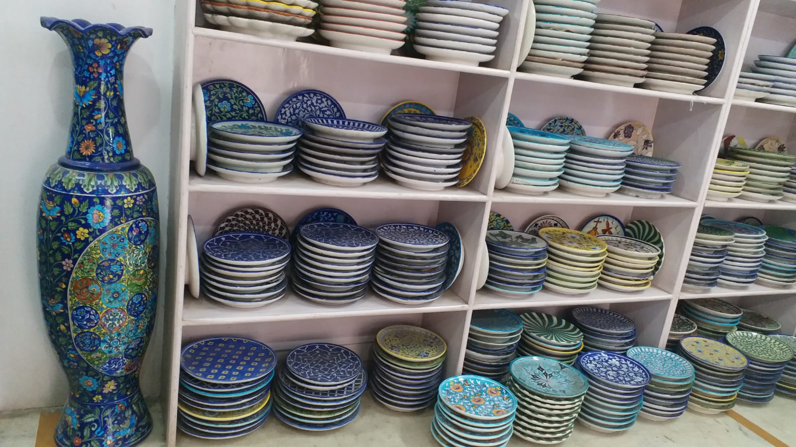 why-pink-citys-ancient-iranian-blue-pottery-art-is-facing-existential-crisis