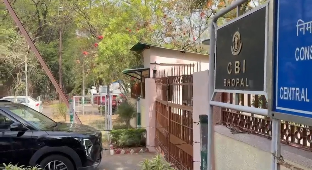 CBI INTERROGATE GIRIBALA SAMARTH
