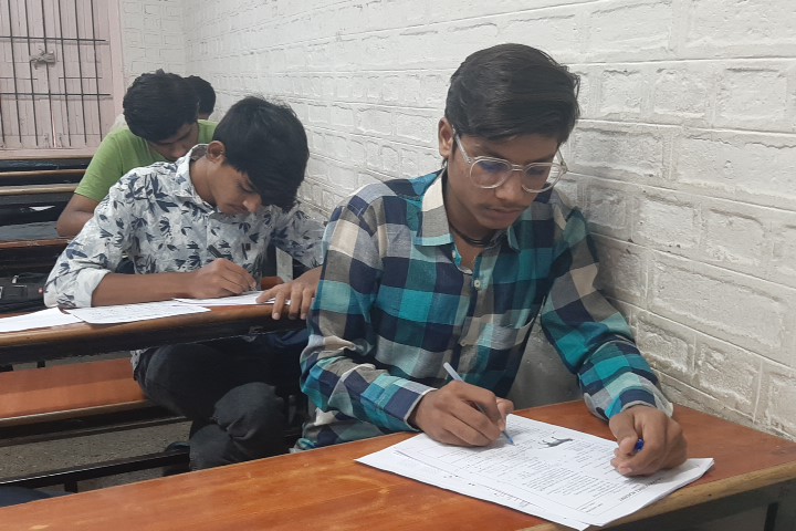 વેકેશન વચ્ચે NEETની તૈયારી