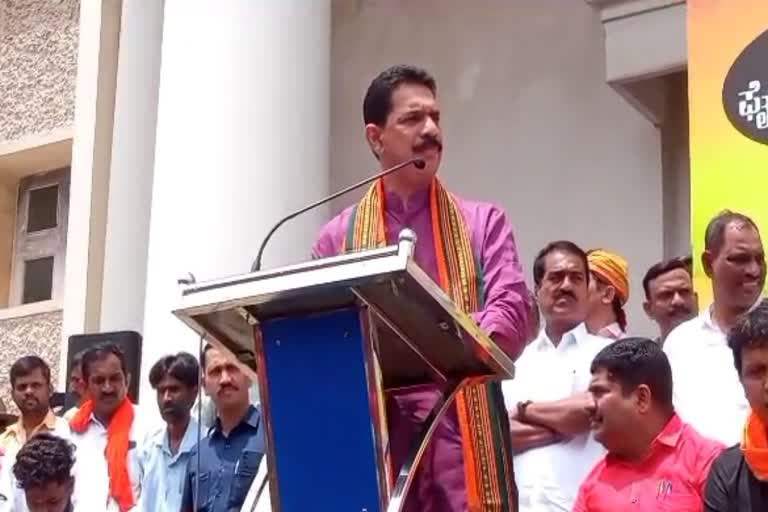 ರಾಜ್ಯದಲ್ಲಿ ಕಾನೂನು ಸುವ್ಯವಸ್ಥೆ ಕಾಪಾಡುವಲ್ಲಿ ಸರ್ಕಾರ ವಿಫಲ: ನಳಿನ್ ಕುಮಾರ್ ಆರೋಪ