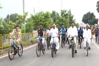 MP Chintamani Maharaj in cycle rally