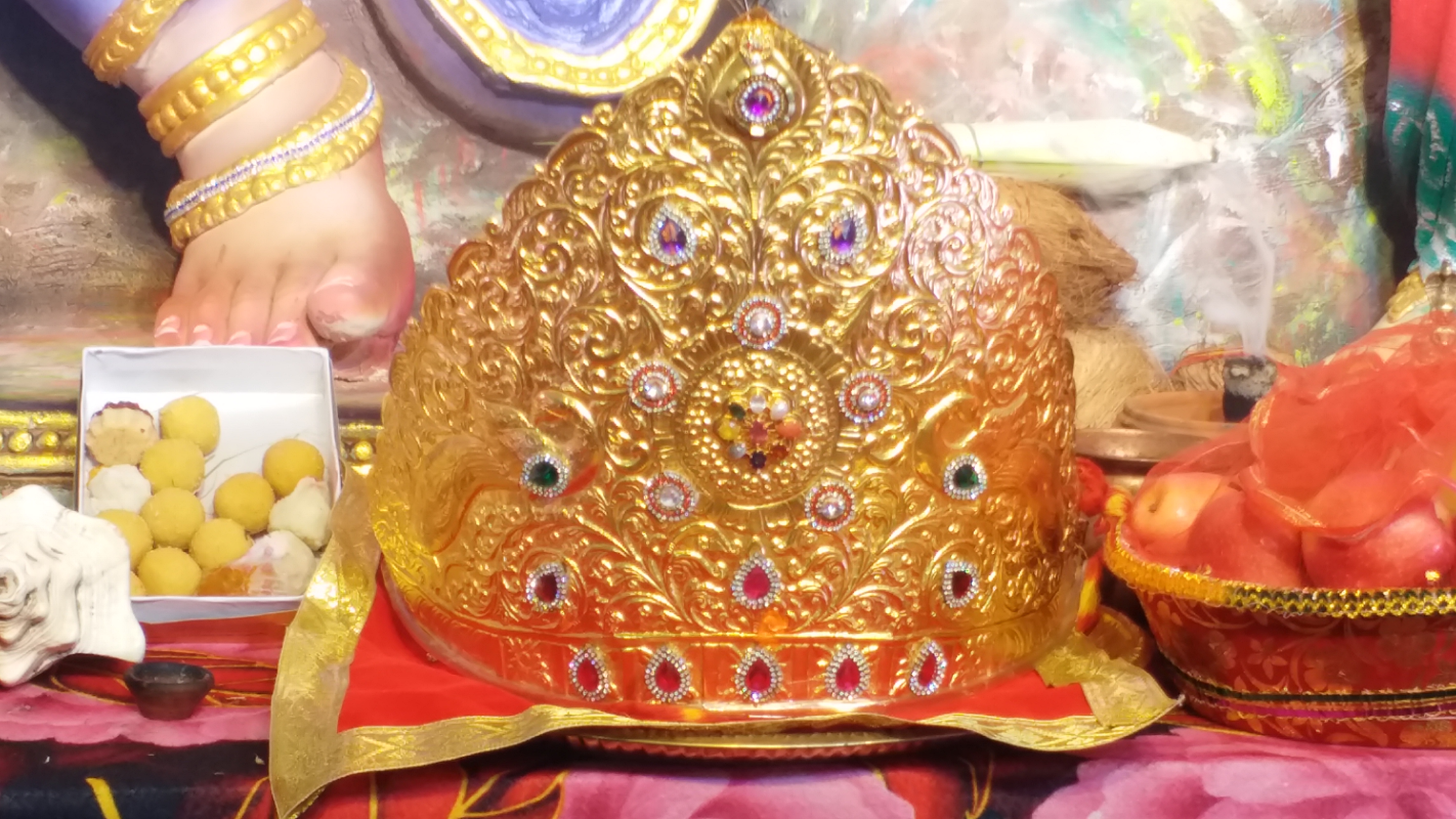 Come Ganesh Puja and a festive fervour engulfs Chhattisgarh's capital Raipur where several pandals compete with each other with their idols and tableaus