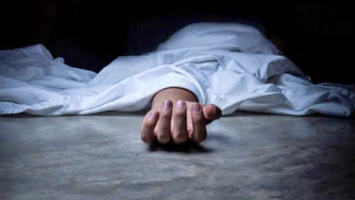 Three People Died By Hitting Train