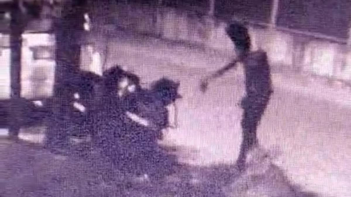 SHIVAMOGGA  JILTED LOVER CASE  BIKE FIRE  ಭಗ್ನ ಪ್ರೇಮಿಯಿಂದ ಬೈಕ್​ ಬೆಂಕಿ