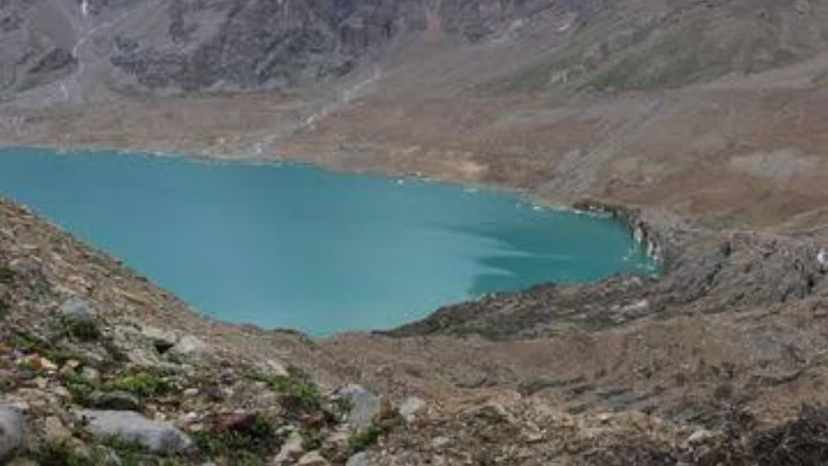 घेपन ग्लेशियल झील