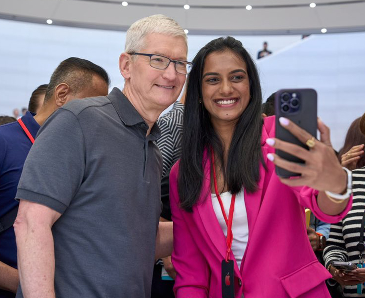 TIM COOK APPLE CEO RETIREMENT JOHN TERNUS NEW APPLE CEO TIM COOK APPLE ACHIEVEMENTS APPLE CEO CHANGE 2026