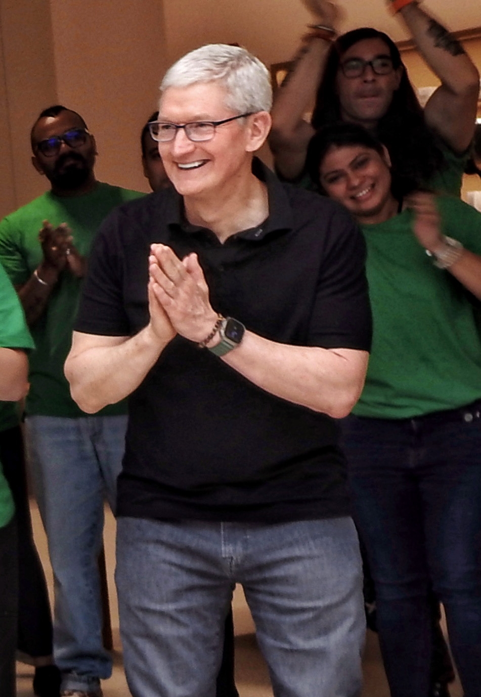 TIM COOK APPLE CEO RETIREMENT JOHN TERNUS NEW APPLE CEO TIM COOK APPLE ACHIEVEMENTS APPLE CEO CHANGE 2026