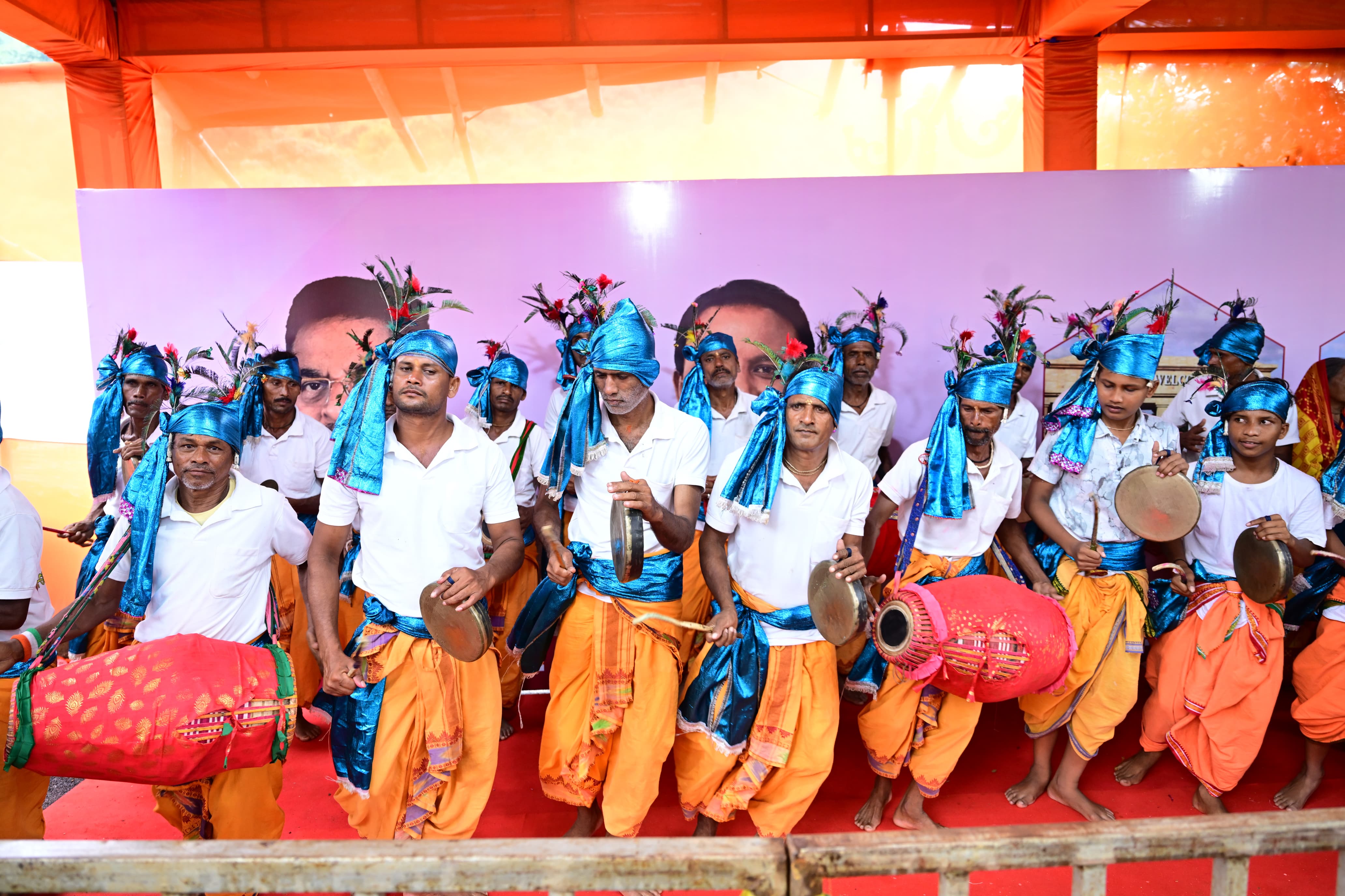 97 artists from Ganjam are headed to Delhi after receiving an invitation from Rashtrapati Bhavan