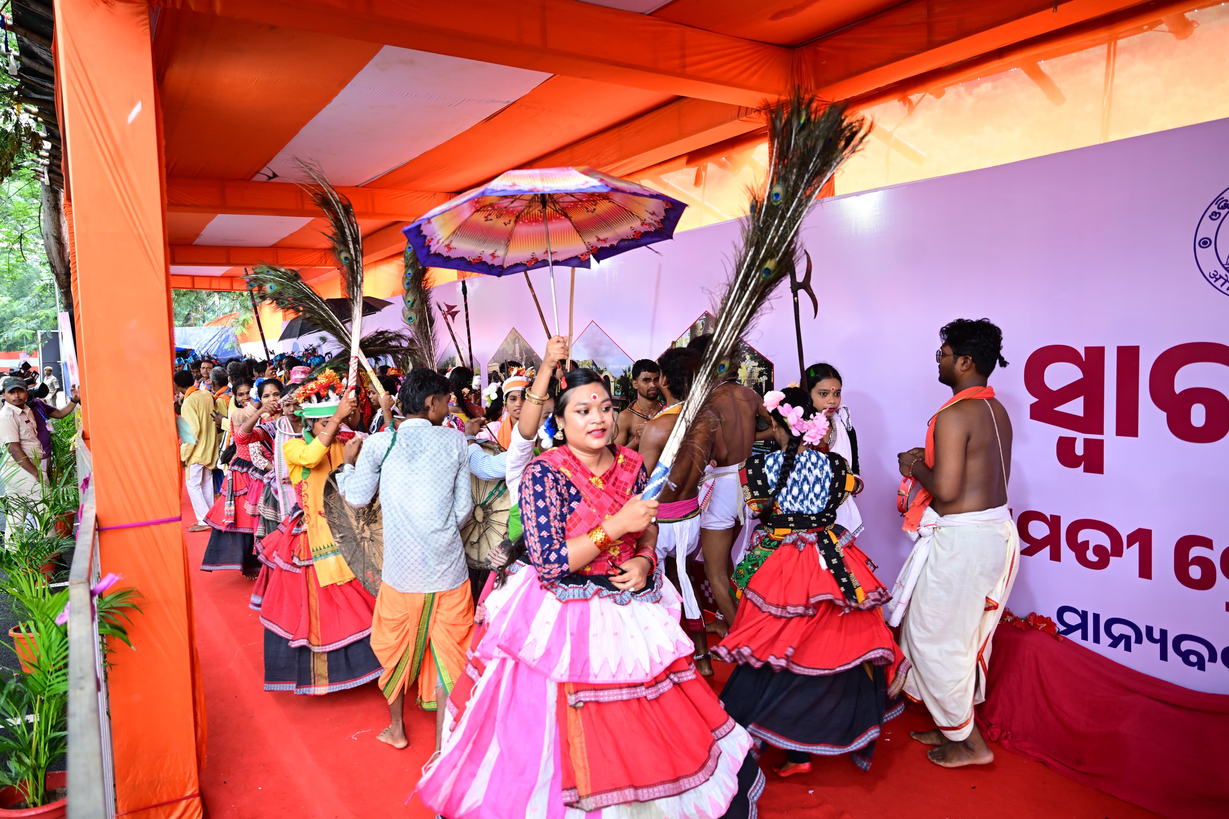 97 artists from Ganjam are headed to Delhi after receiving an invitation from Rashtrapati Bhavan