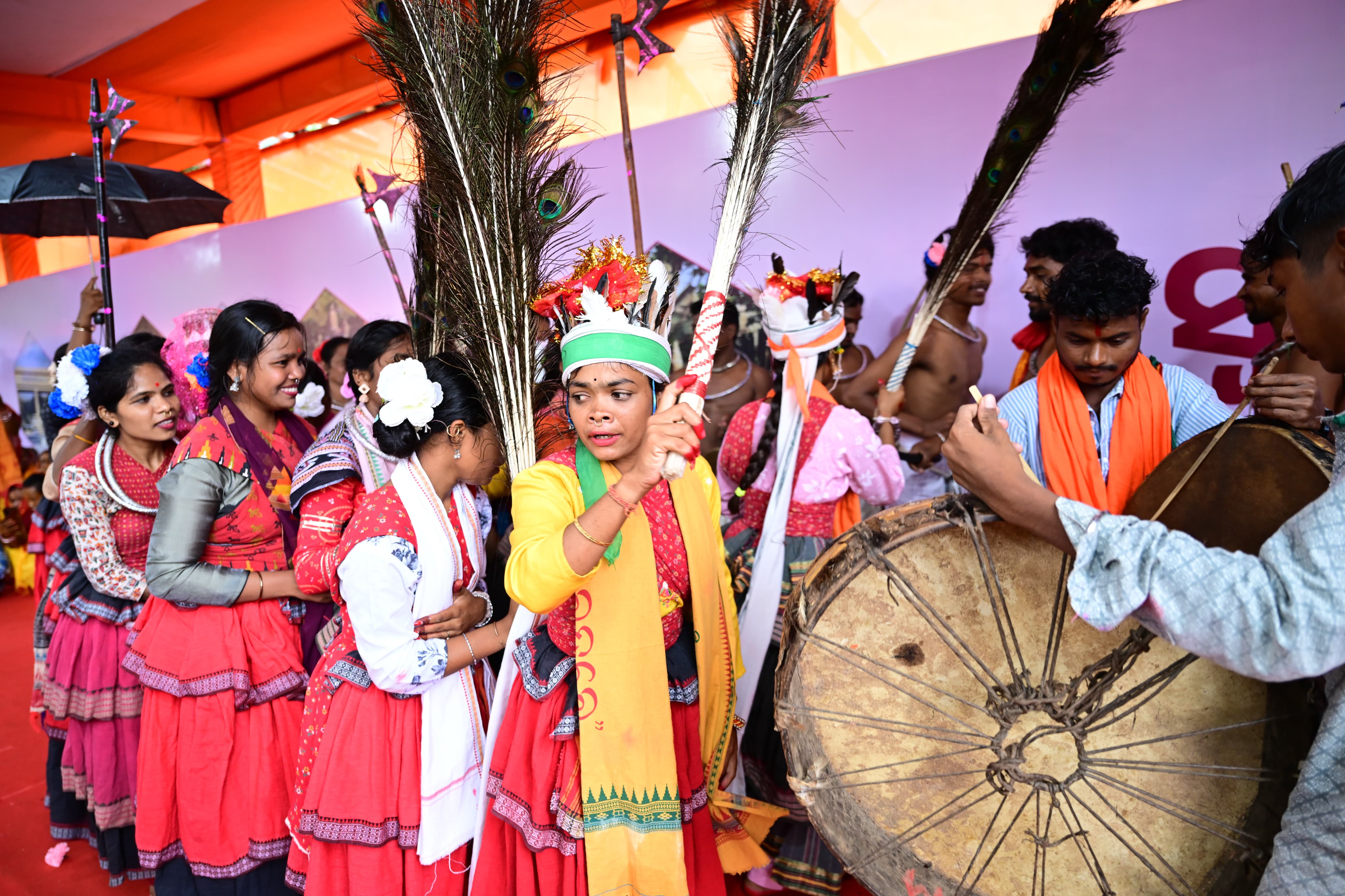 97 artists from Ganjam are headed to Delhi after receiving an invitation from Rashtrapati Bhavan