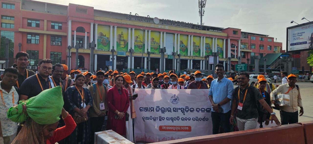 97 artists from Ganjam are headed to Delhi after receiving an invitation from Rashtrapati Bhavan