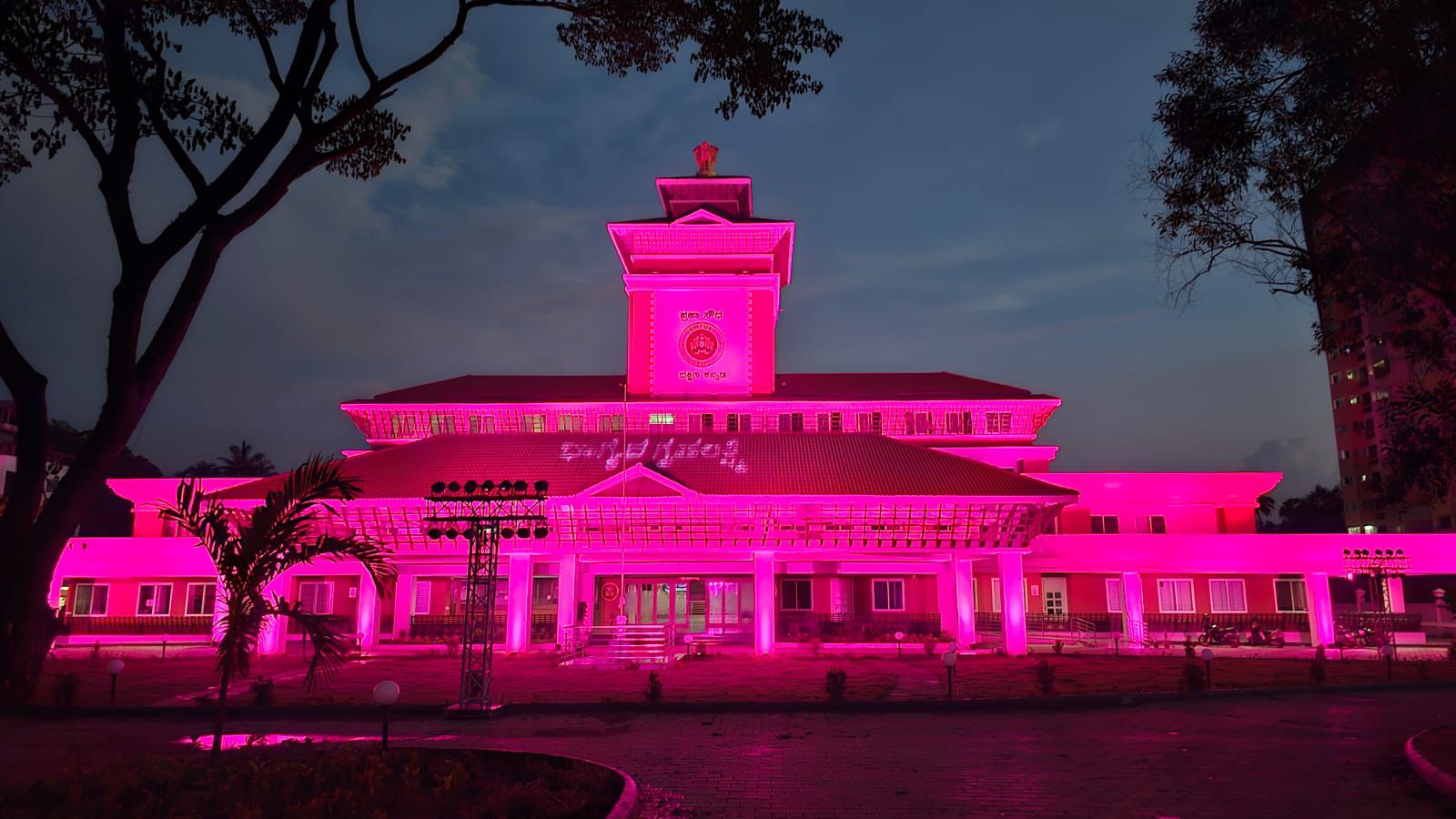 famous-monuments-including-vidhana-soudha-decorated-in-pink-on-the-occasion-of-third-anniversary-of-the-gruhalakshmi-scheme
