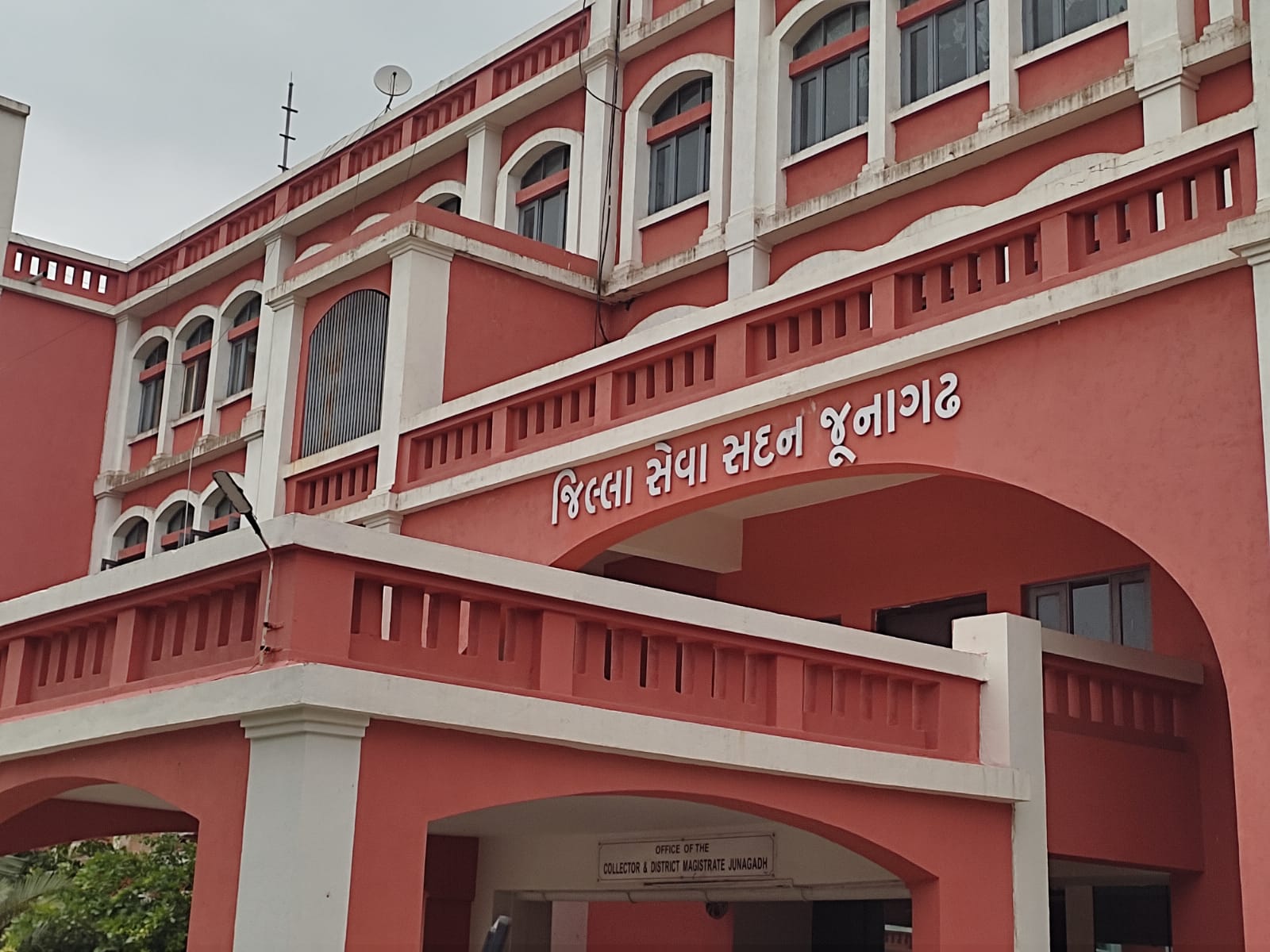 આનંદીબેન પટેલની સરકારમાં રેવન્યુ તલાટી જેવી એક અલગ પોસ્ટ અને કેડર ઊભી કરવામાં આવી