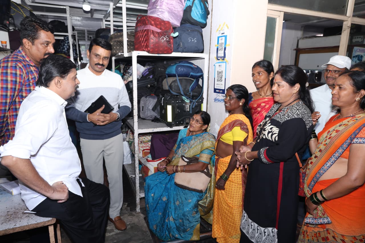Transport Minister Byrathi Suresh Makes Surprise Visit to Majestic Bus Stations, Orders Doctor for BMTC Clinic