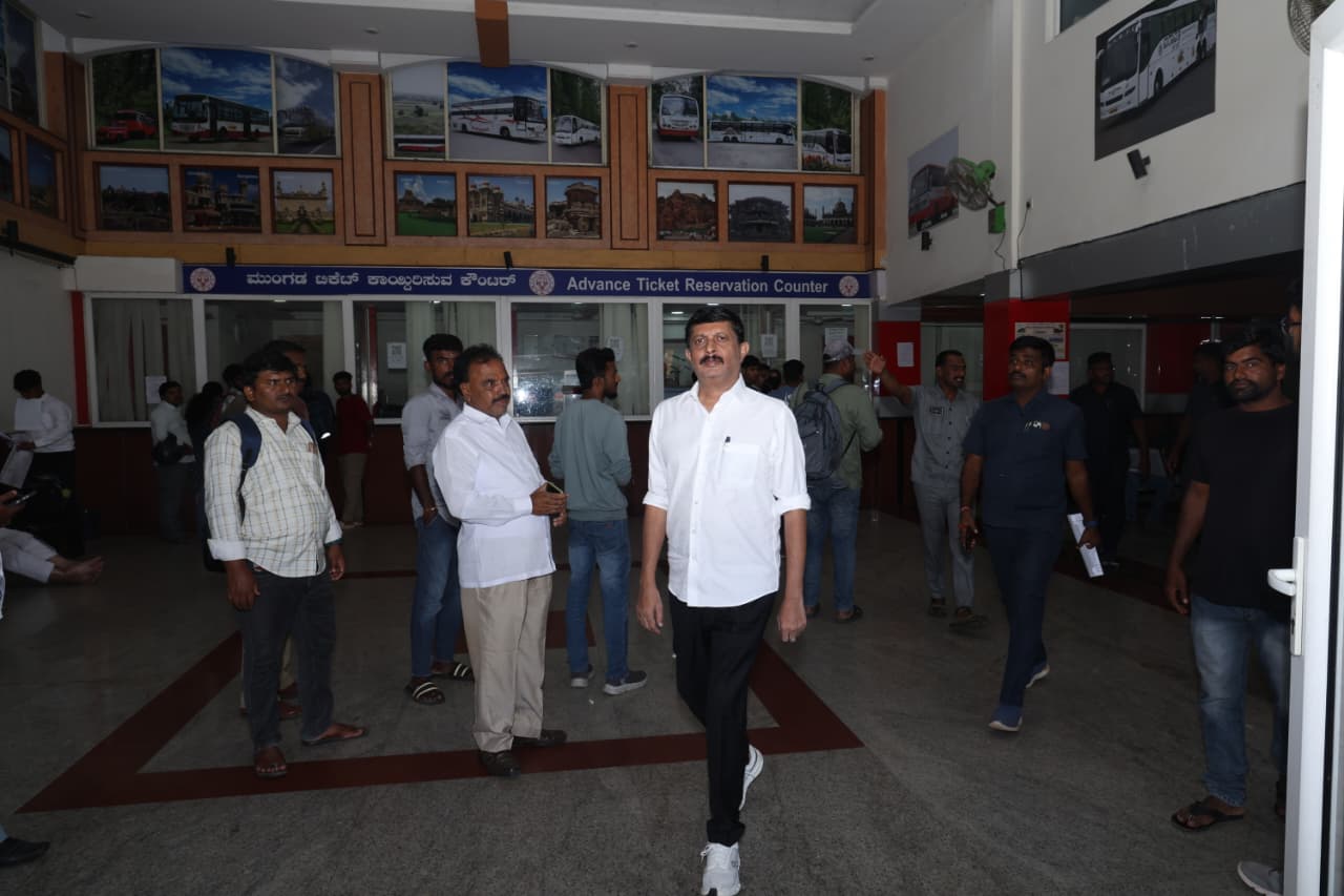 Transport Minister Byrathi Suresh Makes Surprise Visit to Majestic Bus Stations, Orders Doctor for BMTC Clinic
