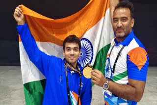 भारतीय पहलवान जयवीर सिंह और उनके कोच