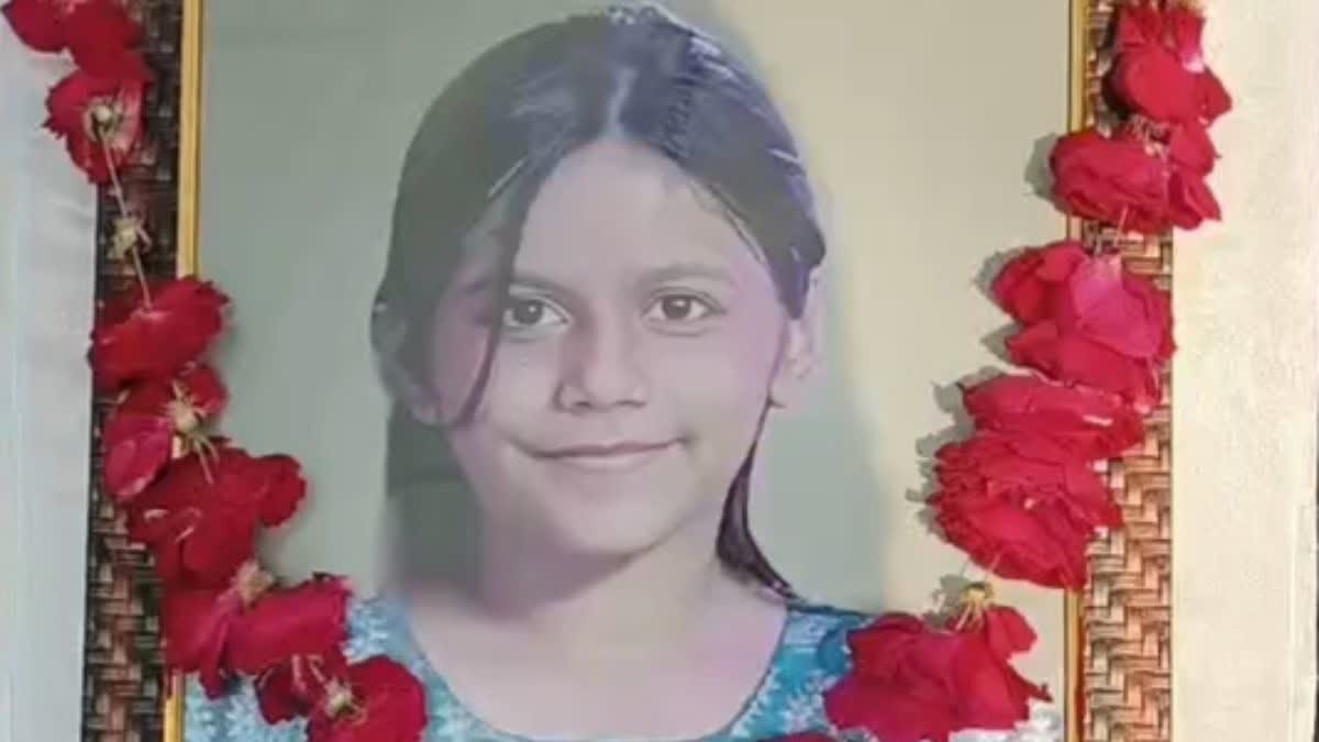 छात्रा अमायरा की तस्वीर