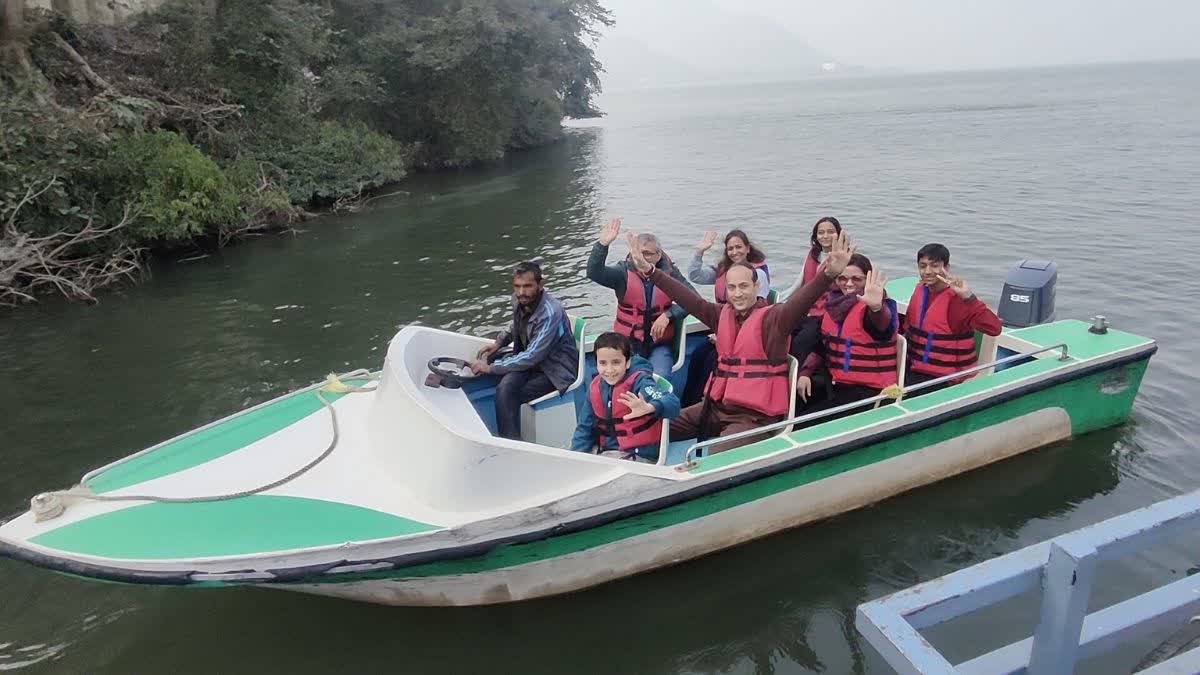 अलवर में पर्यटक