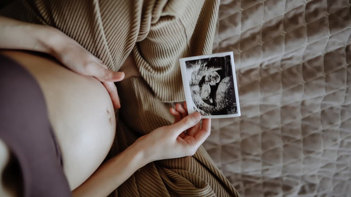 OBESITY IN PREGNANCY  FAT IS DANGEROUS DURING PREGNANCY  PREGNANCY AND OBESITY  PREGNANCY HEALTH CARE TIPS