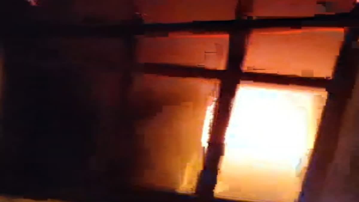 शाहीन बाग इलाके में लगी भीषण आग