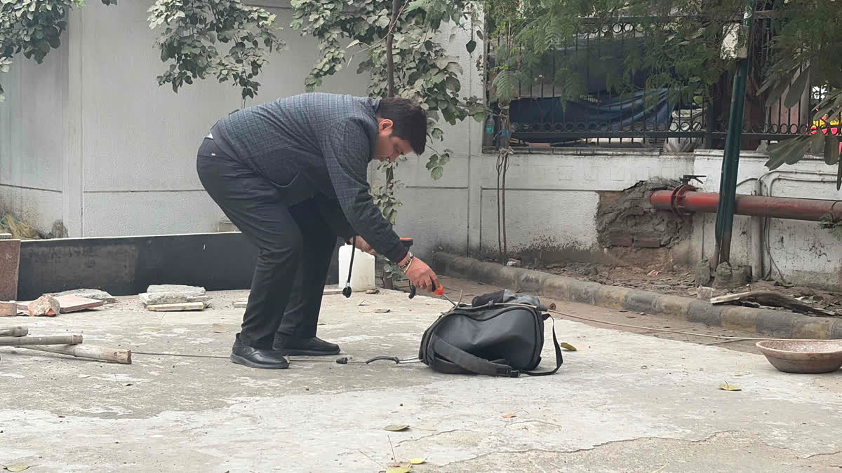 Bomb Disposal Squad official at work at Dr Hedgewar Arogya Sansthan Hospital
