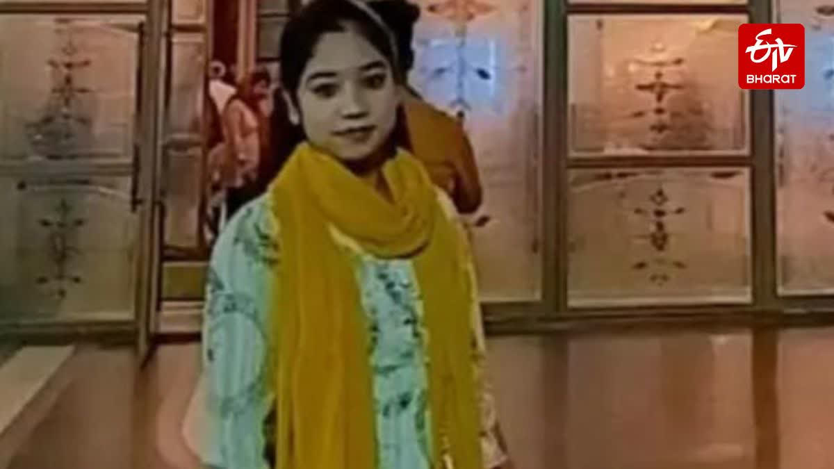 فاسٹ فوڈ نے اتر پردیش میں نیٹ کی تیاری کرنے والی طالبہ کی لے لی جان، گوبھی کھانے کے بعد دماغ میں داخل ہو گیا تھا کیڑا worm entered the brain of amroha girl student after eating cabbage she died during treatment Urdu News