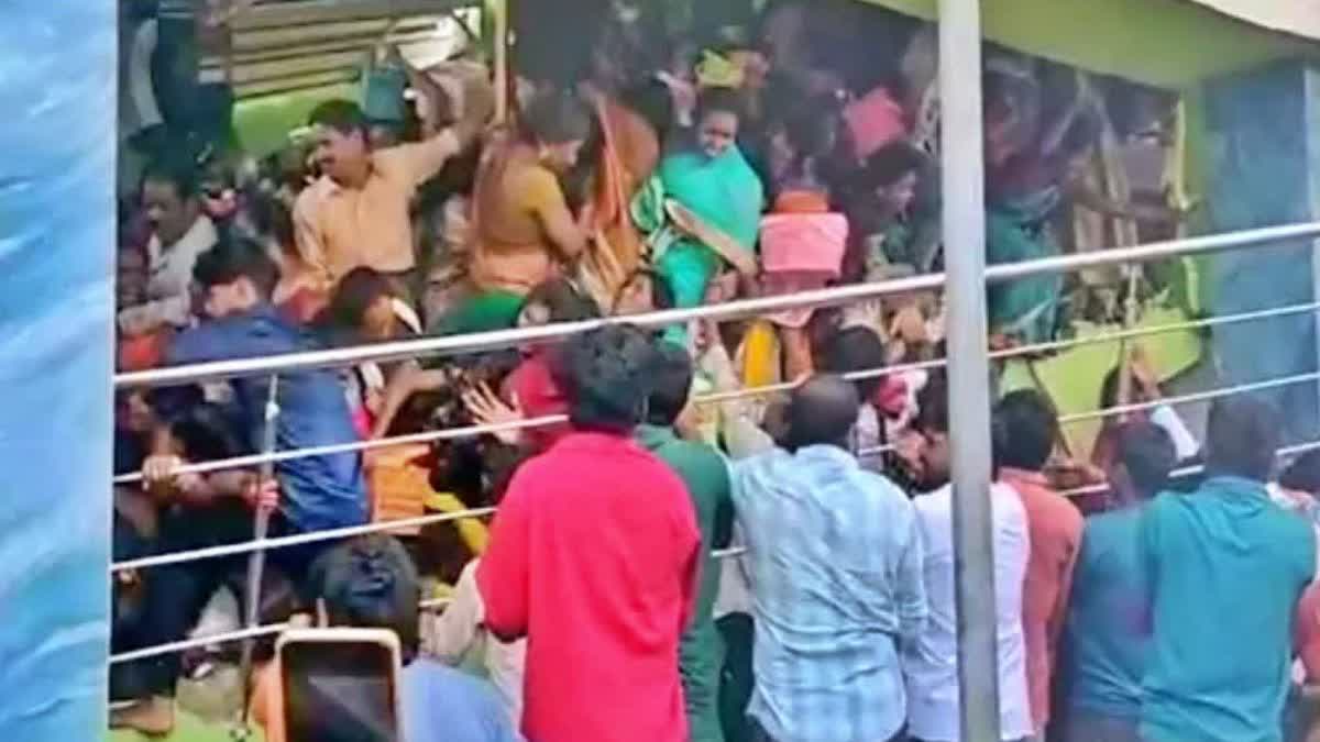 ଏହା ଆନ୍ଧ୍ରପ୍ରଦେଶର ଶ୍ରୀକାକୁଲମ୍ ଜିଲ୍ଲାର କାସିବୁଗ୍ଗାସ୍ଥିତ ଭେଙ୍କଟେଶ୍ୱର ସ୍ବାମୀ ମନ୍ଦିରରେ ହୋଇଥିଲା।