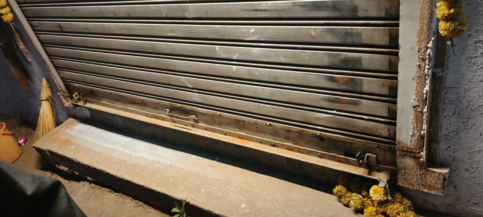 Theft At Mobile Shop In Lohardaga