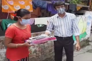 যশের কারণে নষ্ট বই-খাতা ,উচ্চমাধ্যমিক পরীক্ষার্থীর পাশে দাঁড়ালেন শিক্ষক শিক্ষিকারা