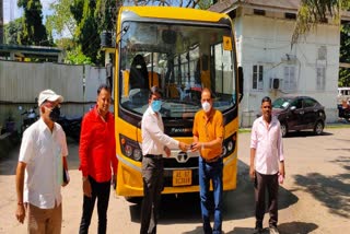 লখিমপুৰত চাহ বাগিচাৰ ছাত্র-ছাত্রীৰ সুবিধাৰ্থে NEEPCO আগবঢ়াইছে এখন বাছ