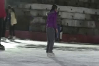 Watch crowds throng in ice skating as snow sets in Himachal