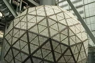 Final Preparations For Times Square New Years Eve celebration, New Year celebration in New York 2022