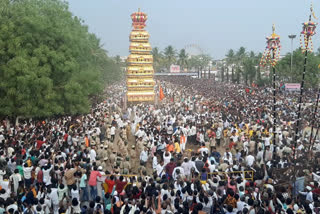 हेलीकॉप्टर से पुष्प वर्षा