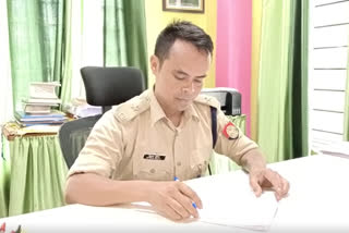 president bravery medal to bokakhat police officer bitupan chutia