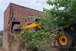 बागपत में गरजा बाबा का बुलडोजर