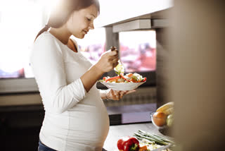 Study reveals that babies react to taste and smell in the womb