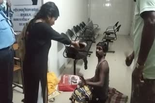 Woman beat up young man in Ambikapur